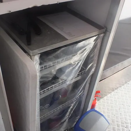 Kleines Hausboot - Ideal Fuer Ihren Angelurlaub! بوتيل *