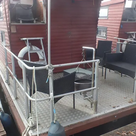 Kleines Hausboot - Ideal Fuer Ihren Angelurlaub! Botel