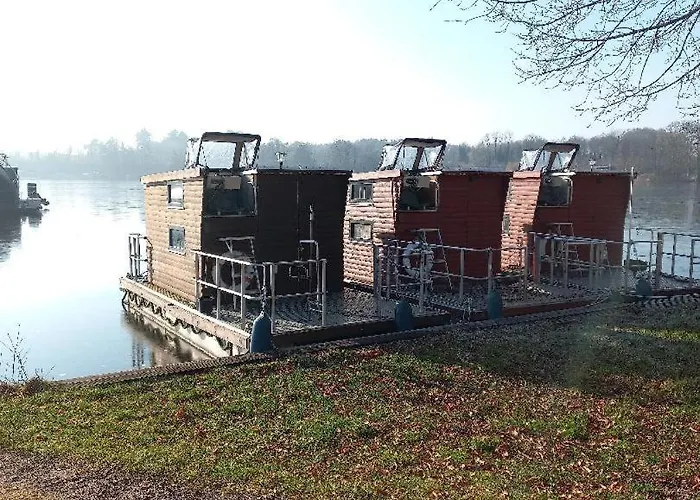 Kleines Hausboot - Ideal Fuer Ihren Angelurlaub!