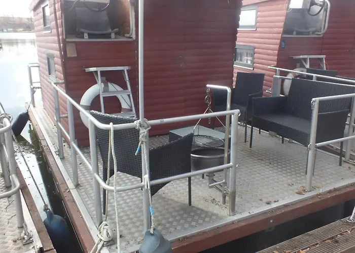 Kleines Hausboot - Ideal Fuer Ihren Angelurlaub! بوتيل